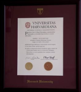Harvard Magnum cum laude